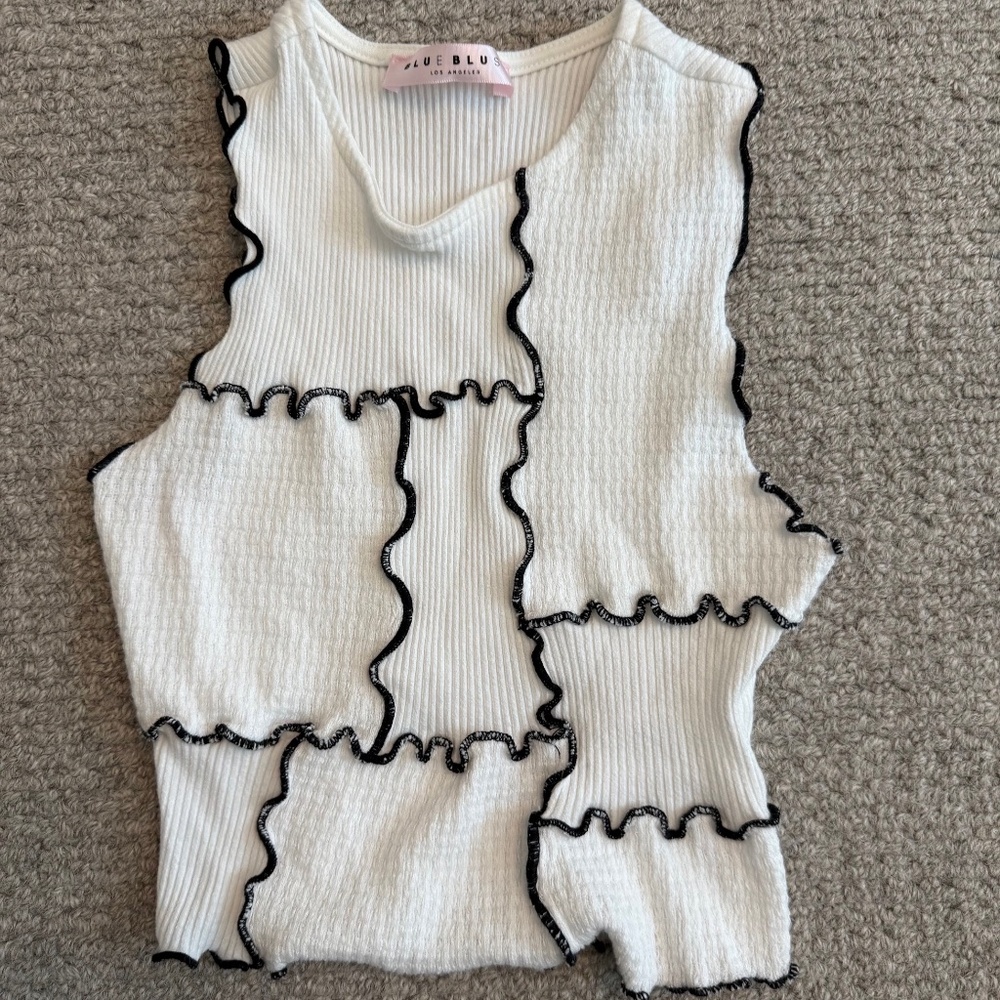 White sleeveless crop top
